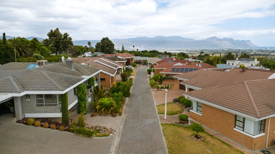 3 Bedroom Property for Sale in Die Wingerd Western Cape